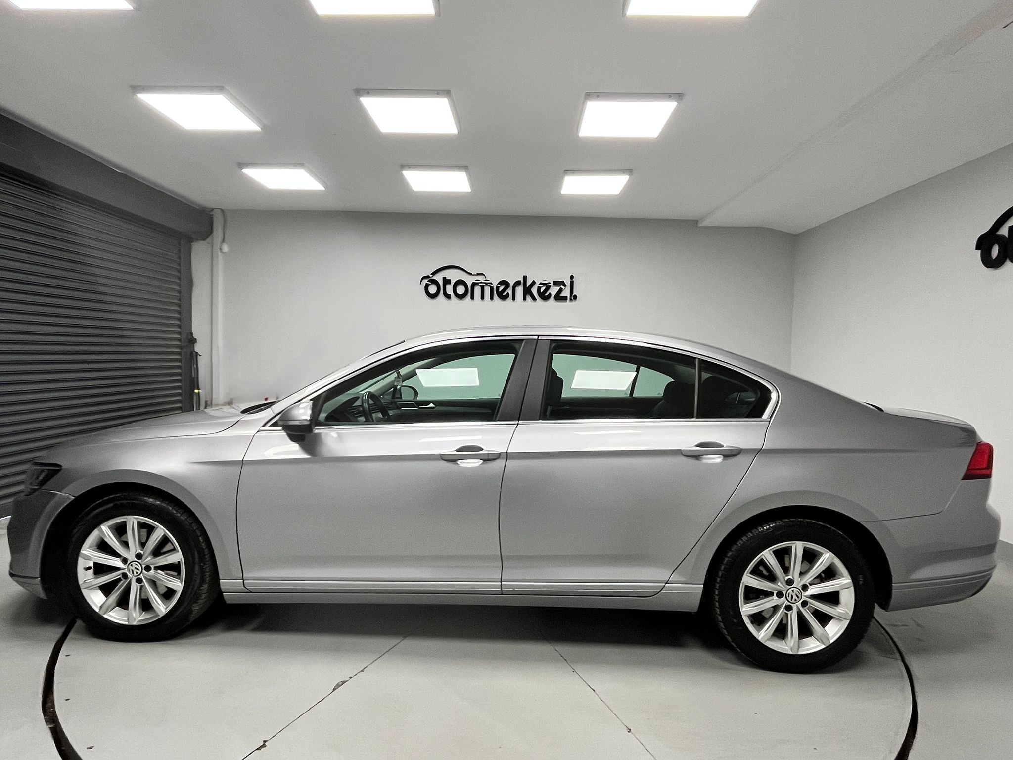 VOLKSWAGEN PASSAT 28